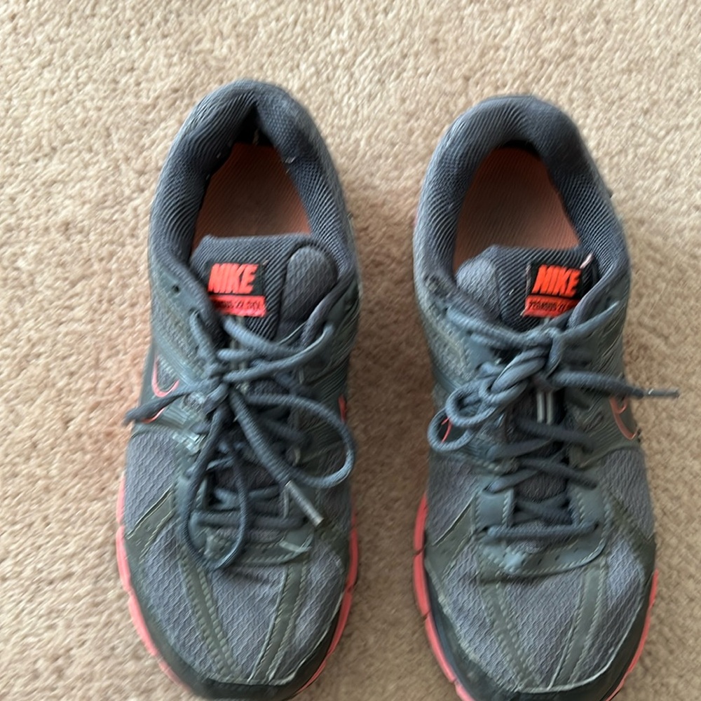 ☀️Nike Air Pegasus-Goretex -dark grey with orange/pink accents.